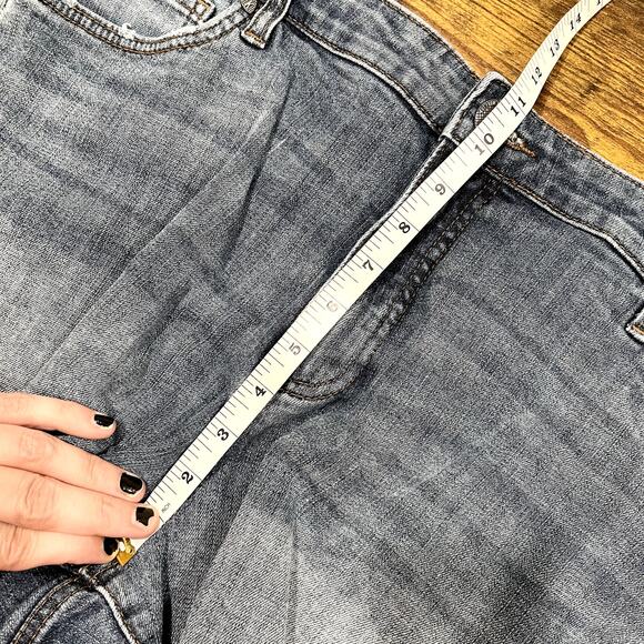 Kut from the Kloth Plus Size 18W Shorts Gidget Fray High Waist Medium Wash - Picture 13 of 15